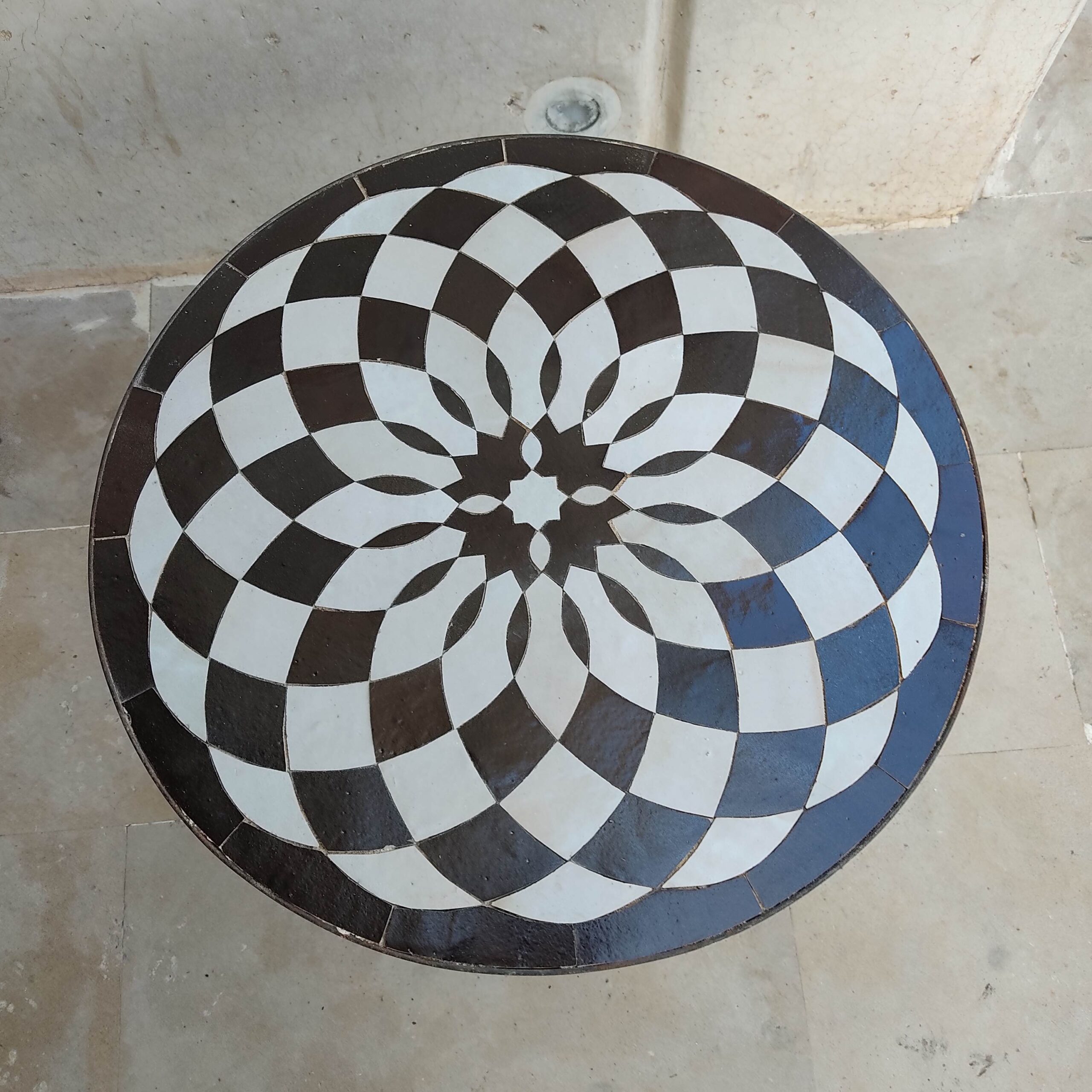 Moroccan Handmade Mosaic table - Moroccan Zellige table - Outdoor zellige - Moroccan zellige - Dining zellige table - Garden zellige table - Image 4